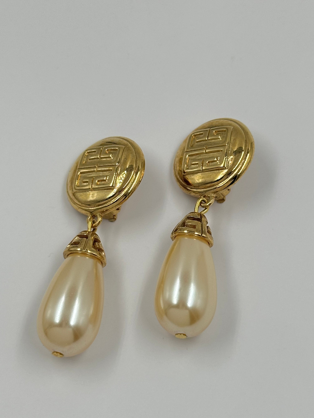 Клипсы с «жемчужными» подвесками Givenchy