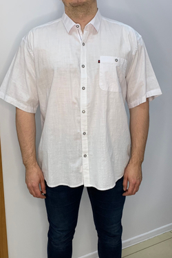 Мужская белая рубашка с одним кармашком