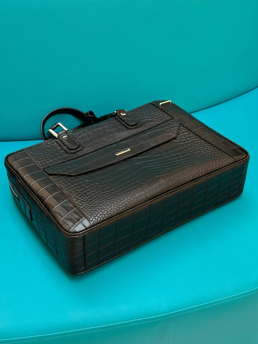 Сумка-мессенджер из кожи крокодила Zilli