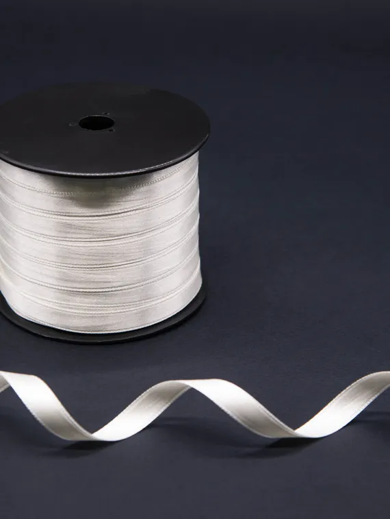 Лента атласная, 10 мм, айвори 004