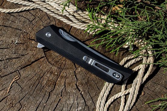 Складной нож Ruike Hussar P121 черный c клинком из стали Sandvik™ 14C28N, рукоять G10