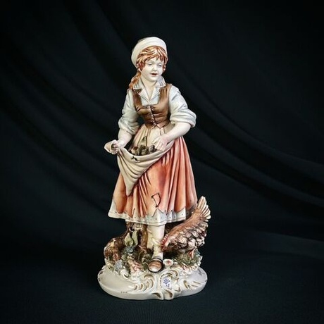 Винтаж: Скульптура «Девушка с яблоками»