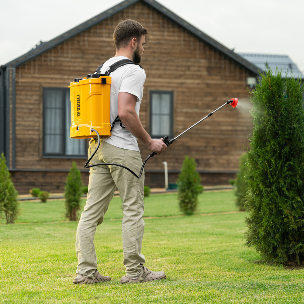 Опрыскиватель ранцевый аккумуляторный DP-10LA, 10 л, 12 В, 8 Ач// Denzel