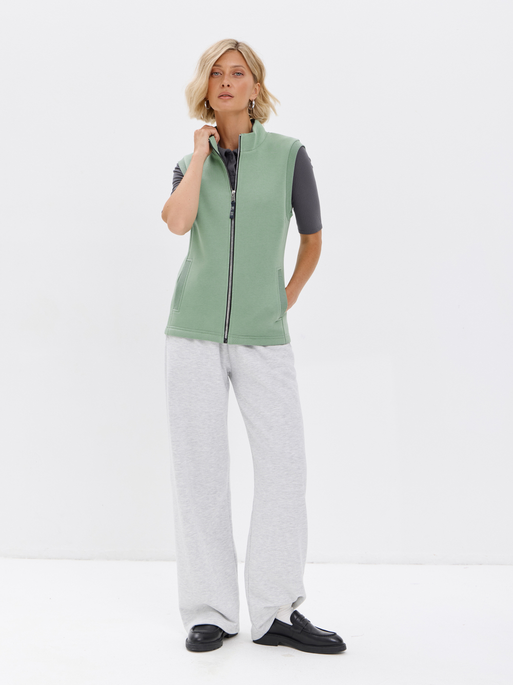 Жилет с начесом на молнии