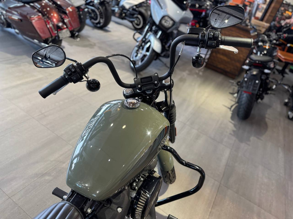 Harley-Davidson Street Bob, 2021 (Deadwood Green)