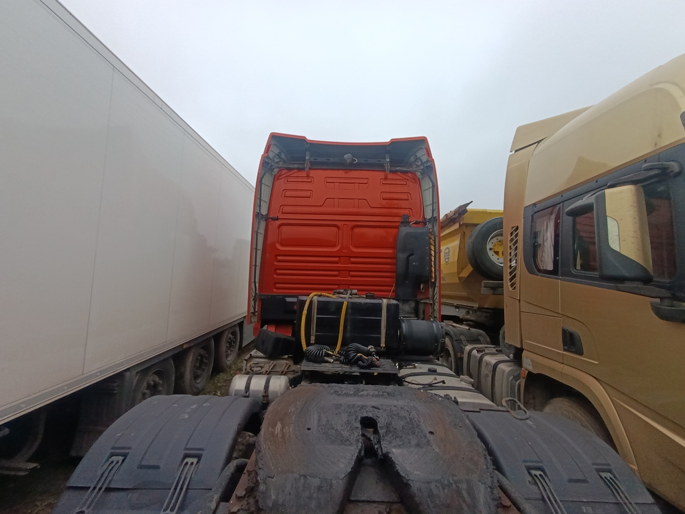 Shacman (Shaanxi) SX* 6x4 Седельный тягач SX42584V324 (Дизельный, 11,6 л, 423 л.с., МТ)