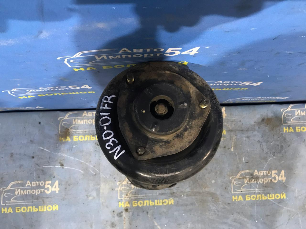 Стойка передняя правая NISSAN R'NESSA 1997-2001