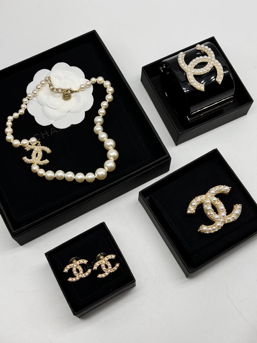 Брошь CHANEL
