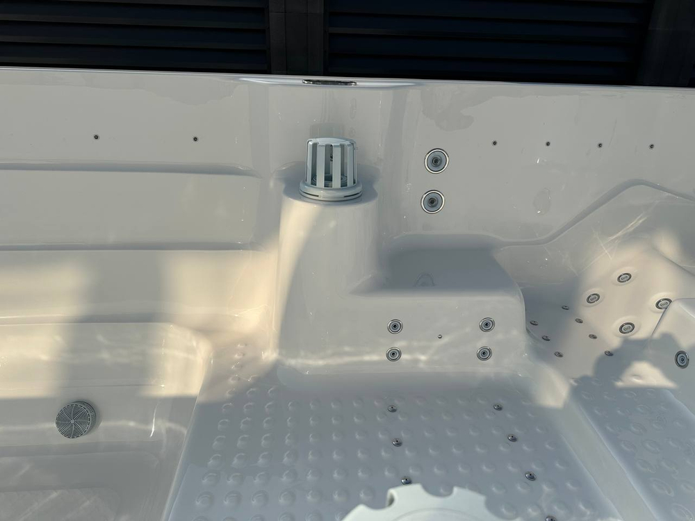 Плавательный гидромассажный спа-бассейн Victoria Star VS-M800 с раздельными зонами для зимней эксплуатации