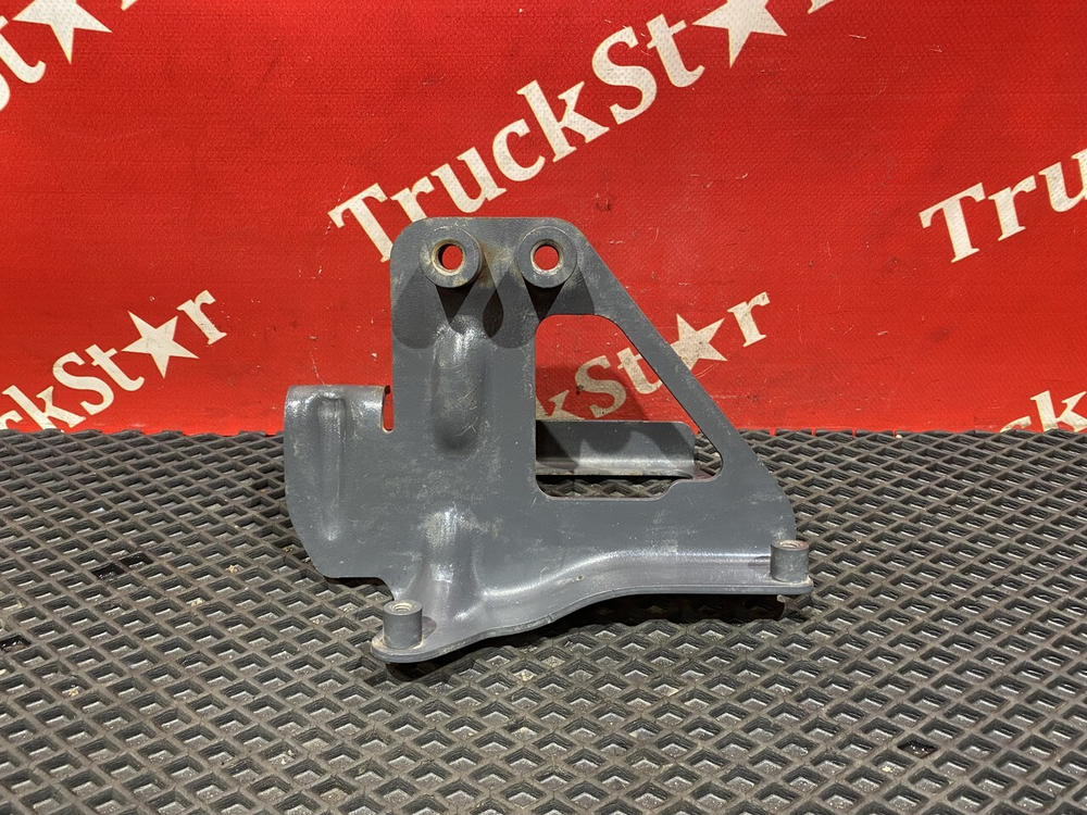 Кронштейн бампера правый 2019г