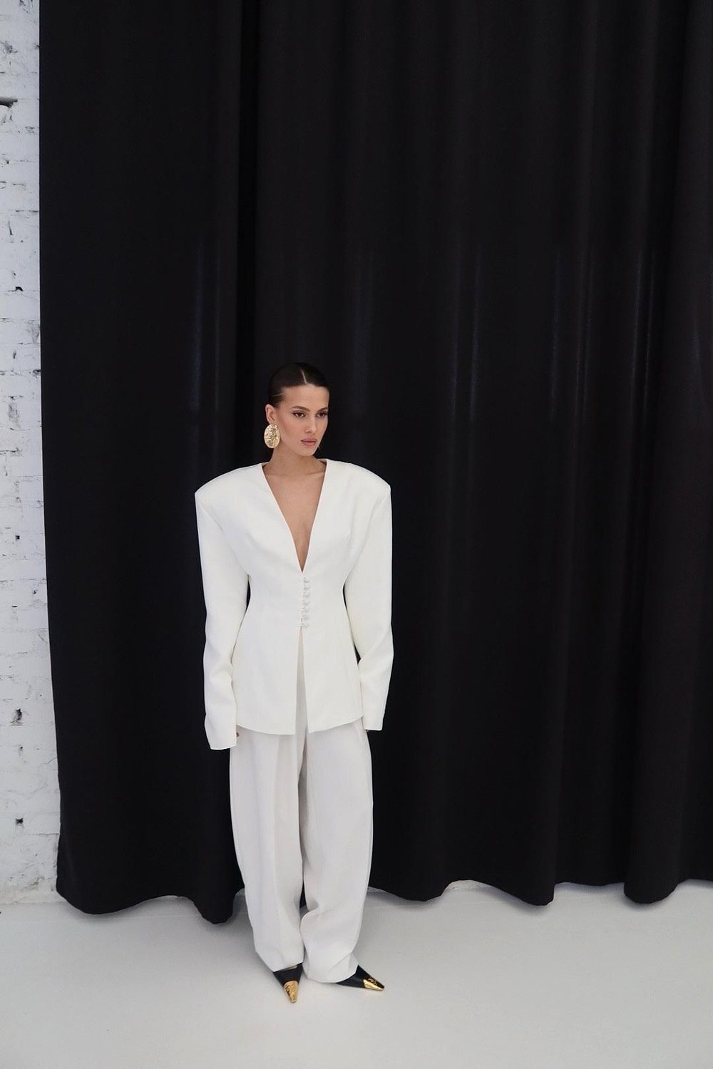 Пиджак приталенный с объемными плечами