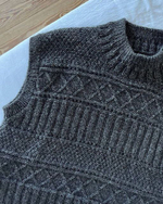 Описание по вязанию жилета спицами "Double"