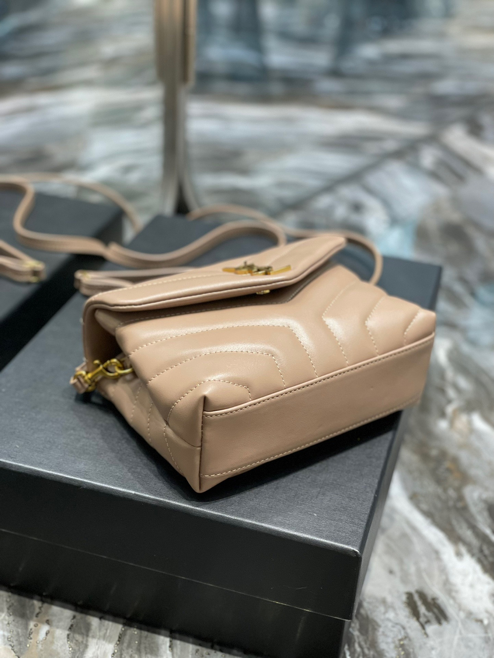 Saint Laurent Loulou 20 cm