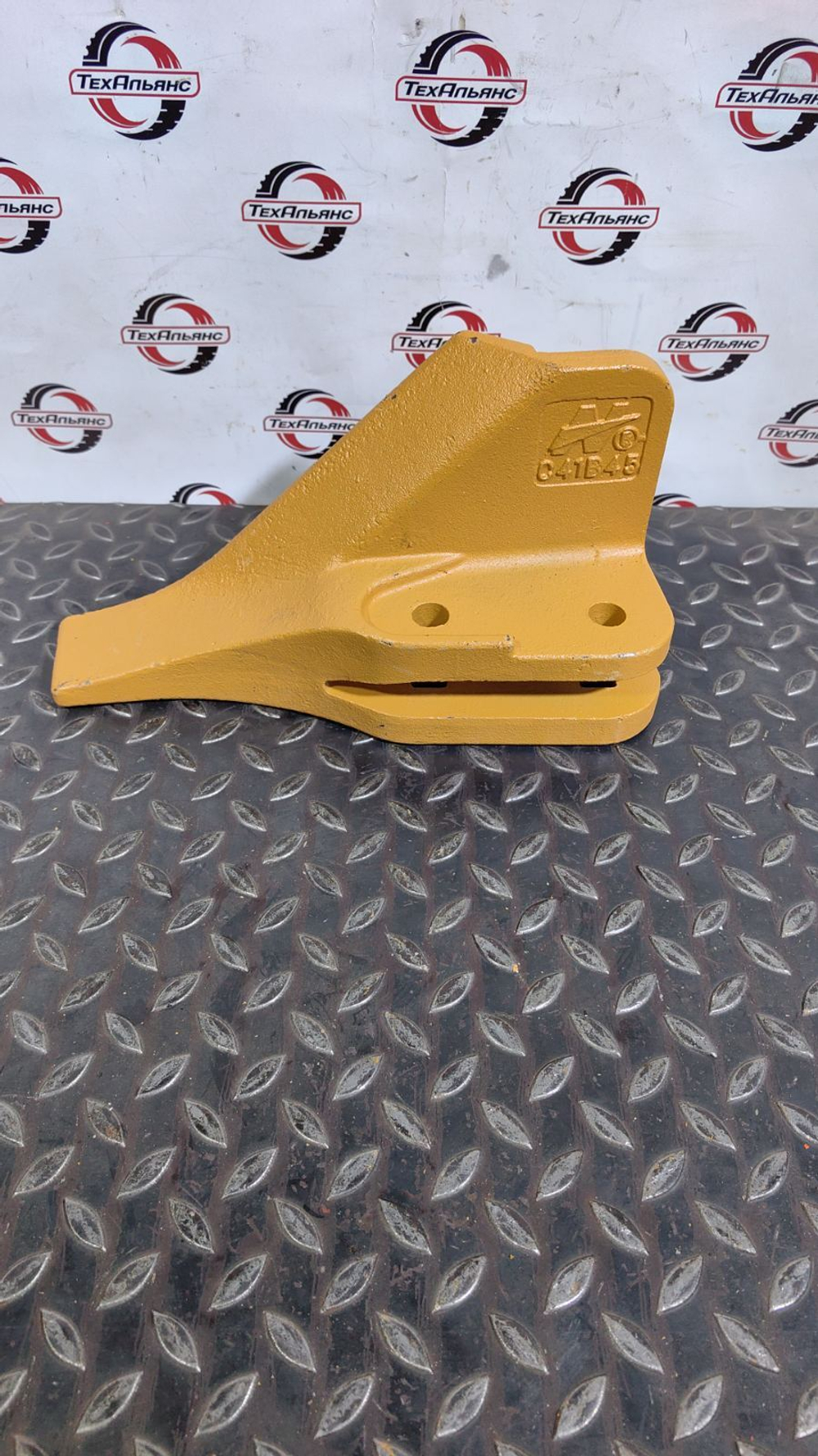 Зуб болтовой C41B45 боковой левый