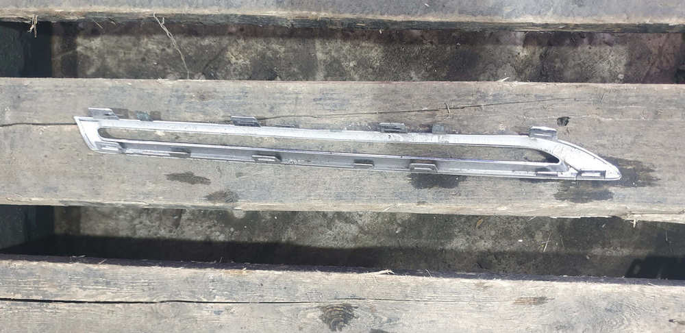 Молдинг решетки радиатора Mercedes GLE (W166) 15-18 Б/У Оригинал A1668881585