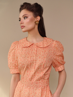 Платье с отложным воротником