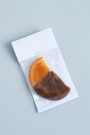 Апельсиновые дольки в шоколаде с брендированным клапаном