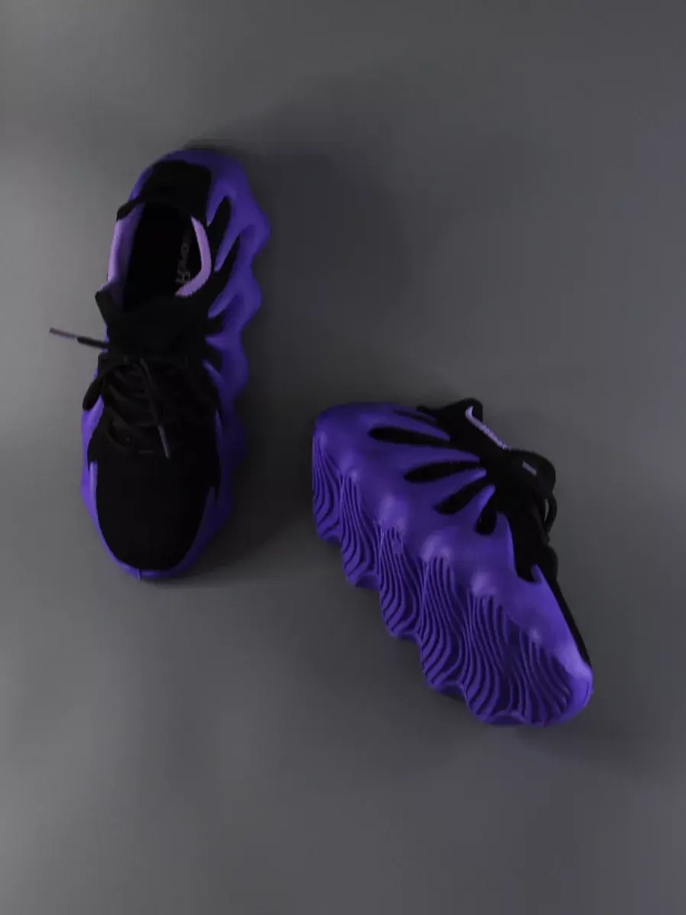 Кроссовки Изики - Yeezy boost- черно-фиолетовый