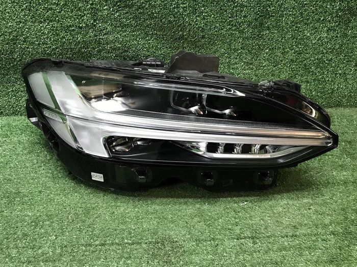 Фара правая Volvo V90 2 (2016-2020) Full LED