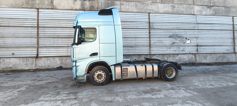 Shacman (Shaanxi) SX* 4x2 Седельный тягач SX4188YY381 (Дизельный, 12,5 л, 473 л.с., МТ)