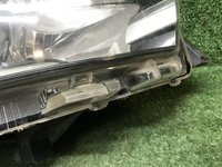 Битая Фара правая Toyota Hilux 8 (2015-2020) LED