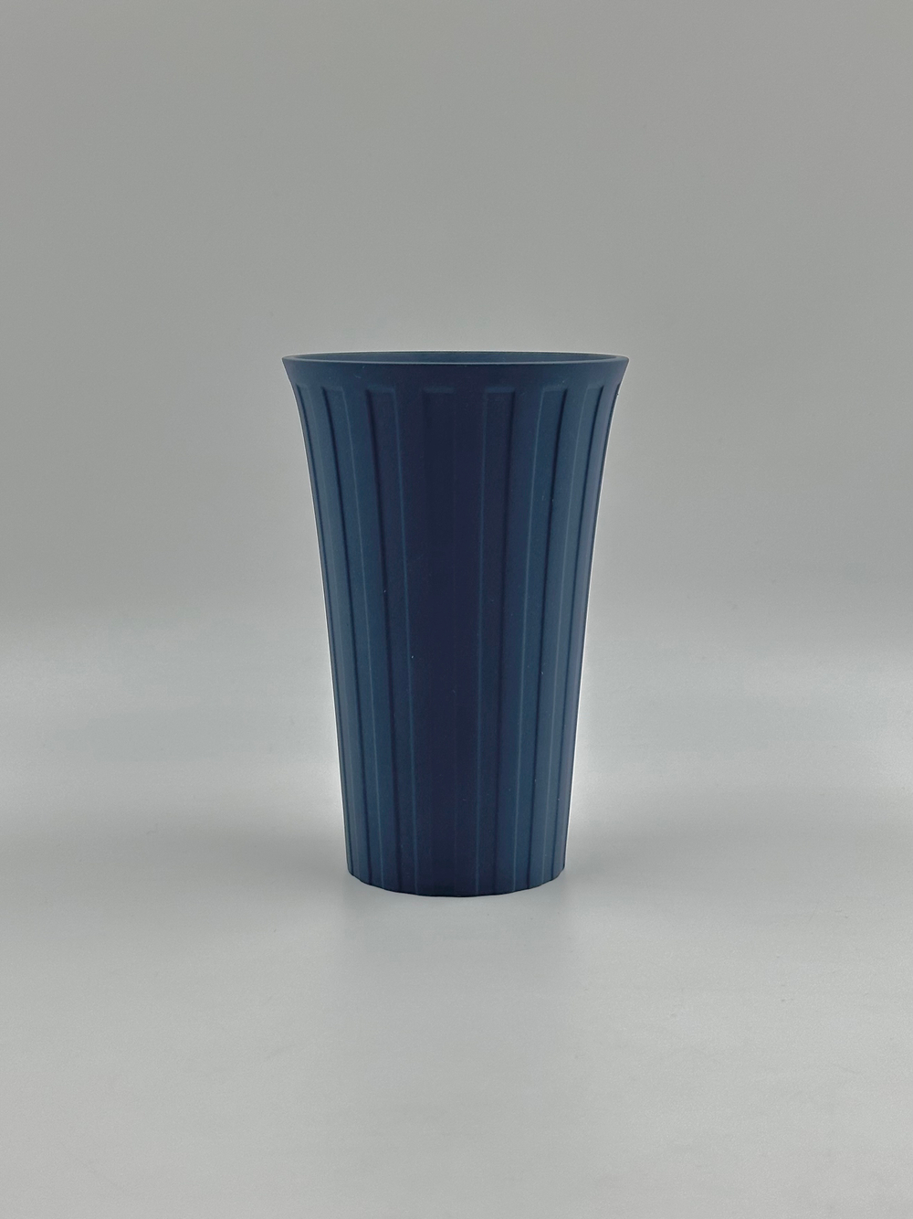 Ваза тёмно-синяя Wedgwood