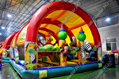 Надувной батут "Зверята с крышей 3" со скалодромом, 11*8*6 м