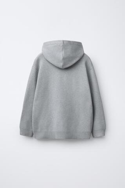 ZARA МЯГКИЙ ТРИКОТАЖНЫЙ СВИТЕР С КАПЮШОНОМ, ЖЕМЧУЖНО-СЕРЫЙ