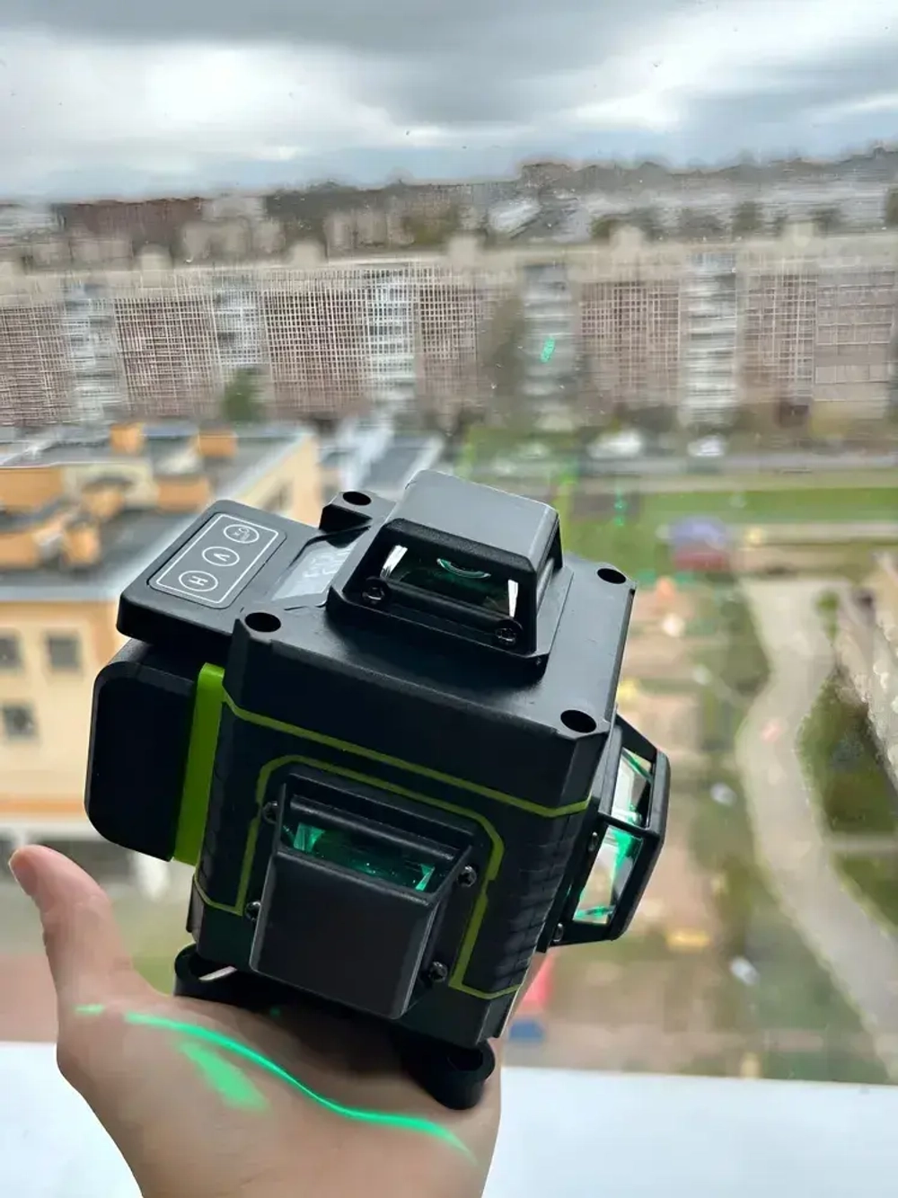 Лазерный уровень/нивелир с дисплеем Hilda 4d 16 линий зеленый луч полный комплект