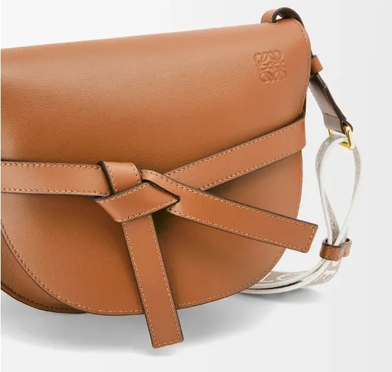 Кожаная женская сумка Loewe Gate коричневый