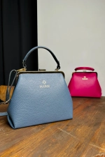 Женская кросс-боди сумка с фермуаром натуральная кожа серо-голубая