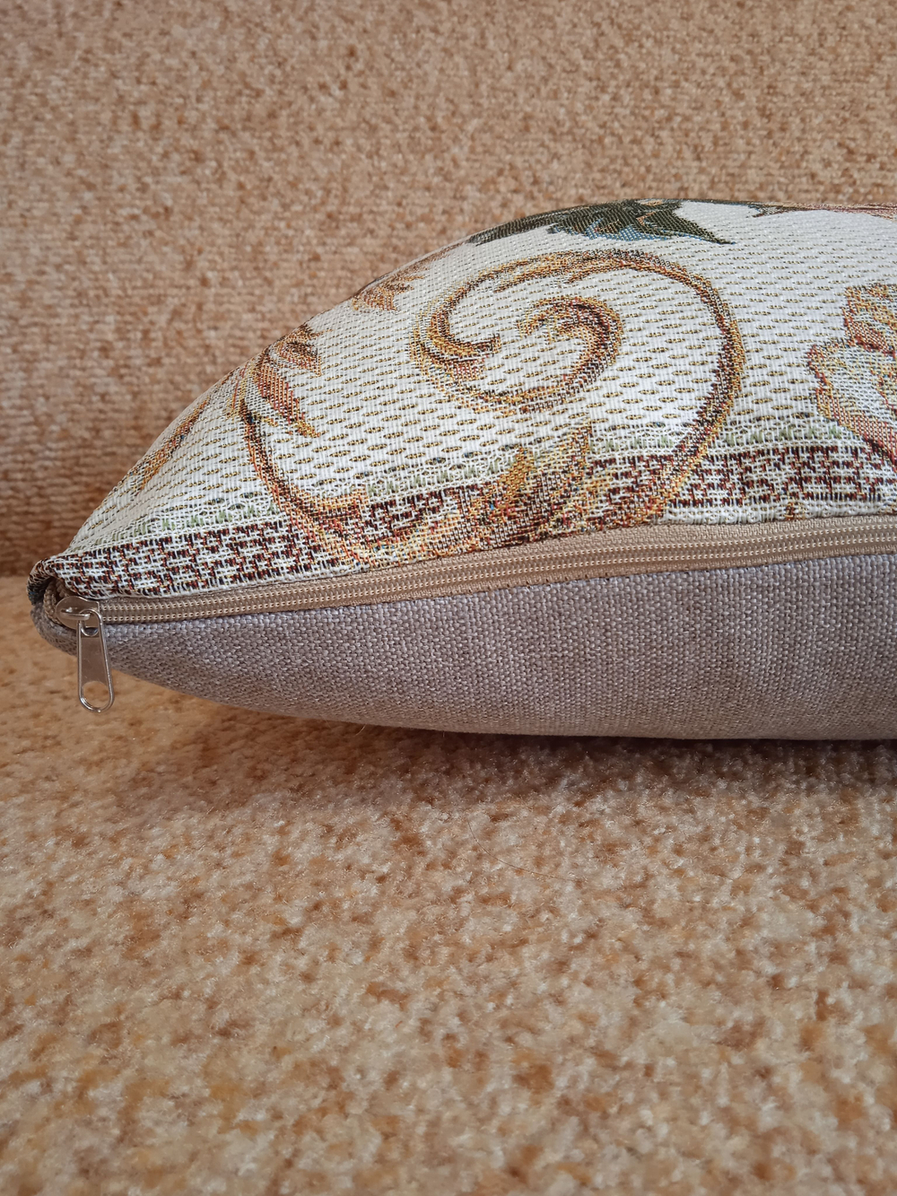 Декоративный гобеленовый чехол для интерьерной подушки Розарий 38*38