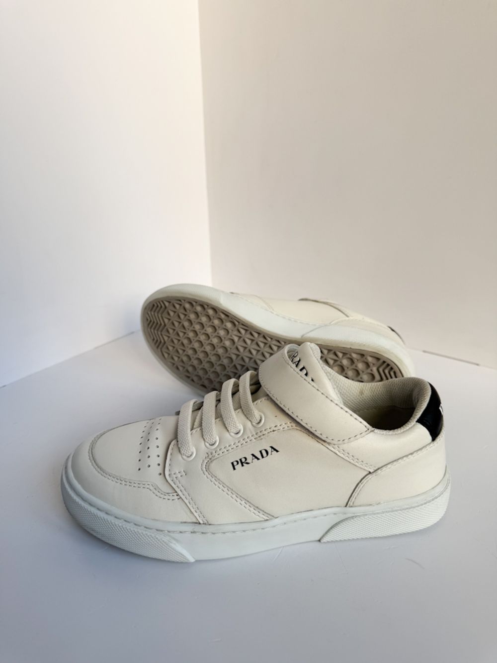 Кожаные кеды Prada, 33