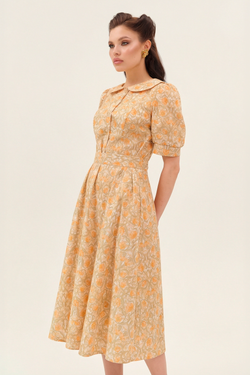 Платье с отложным воротником