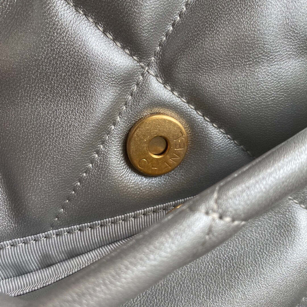 Chanel 19 Large 30 cm