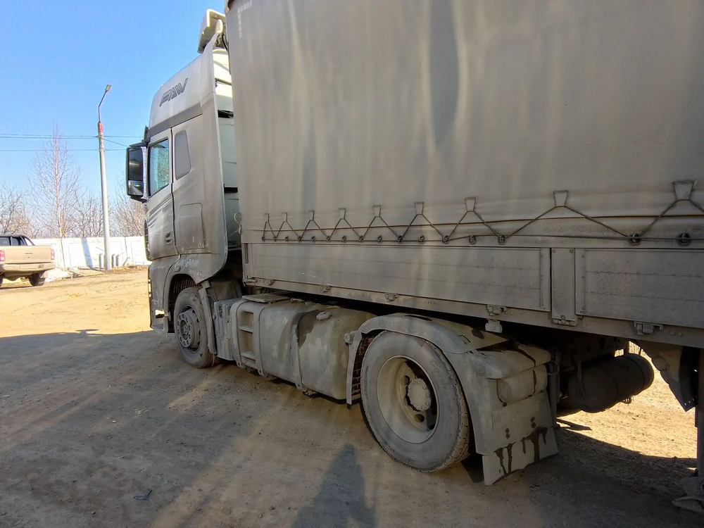 FAW J7 4x2 Седельный тягач CA4180P77K25E5 (Дизельный, 12,5 л, 553 л.с., АТ)