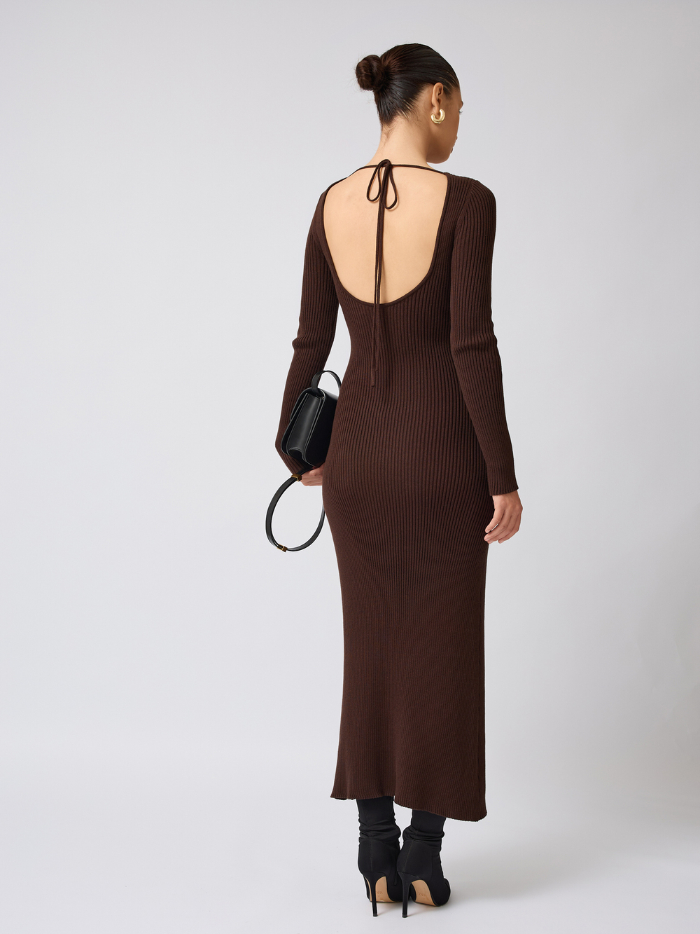 Платье вязаное с открытой спиной