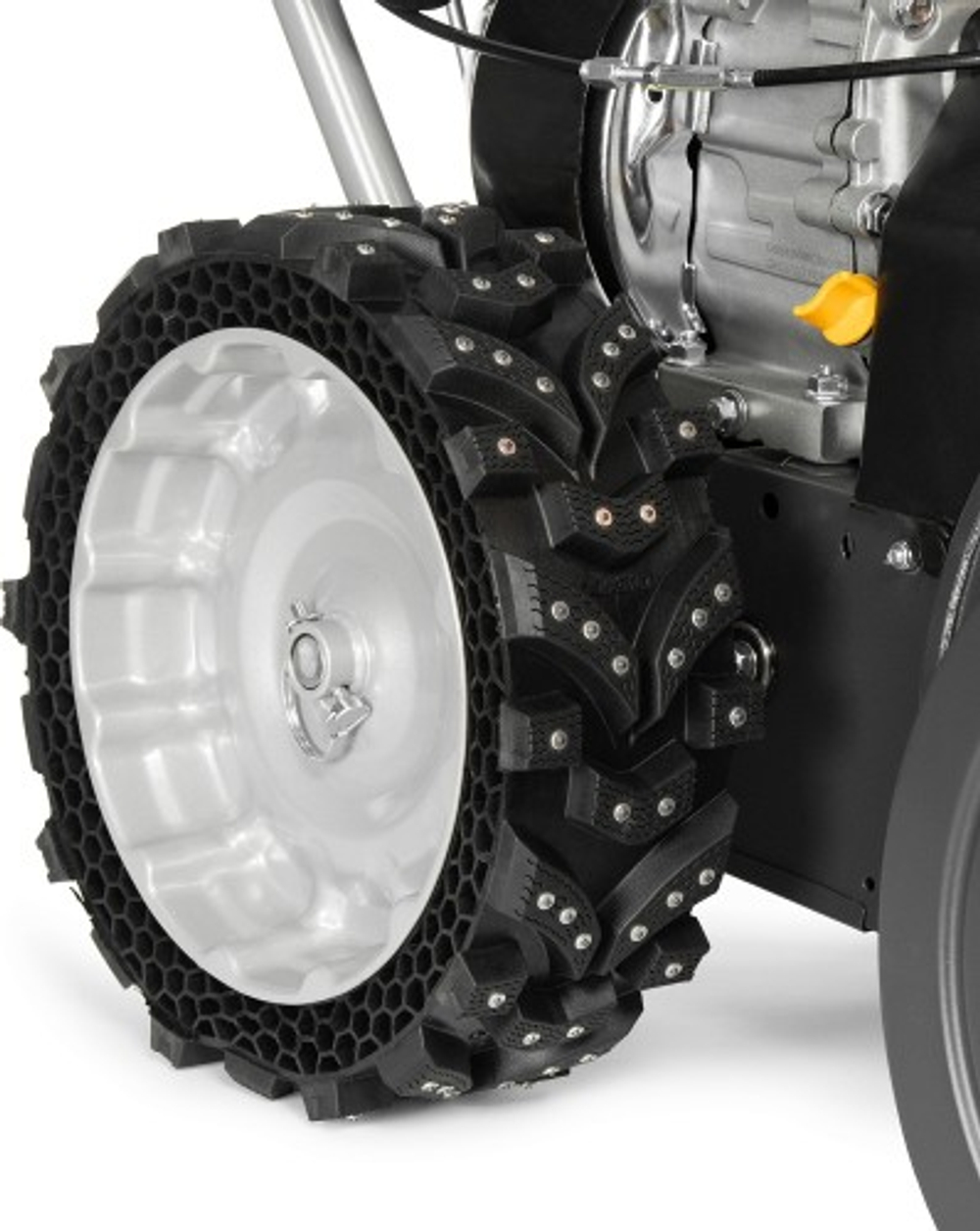 Снегоуборщик бензиновый 7 л.с. ширина ковша 56 см DAEWOO S 6060 (шипы)