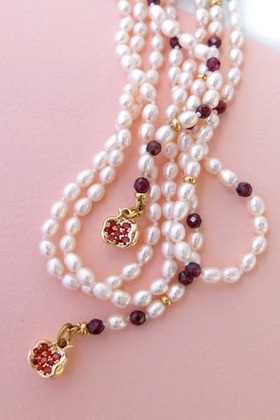 Лариат из жемчуга и граната