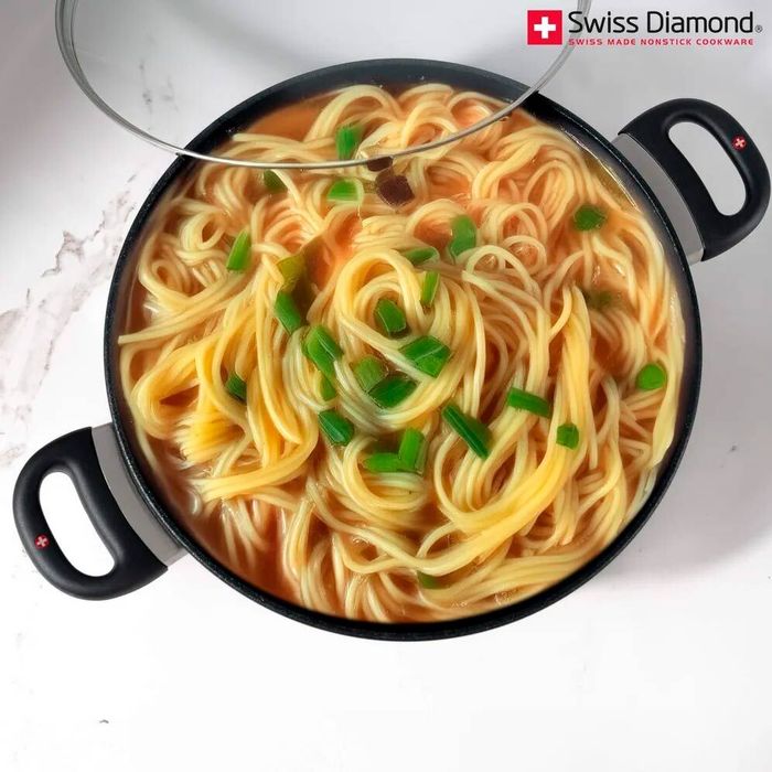 Кастрюля с крышкой 24 см Swiss Diamond