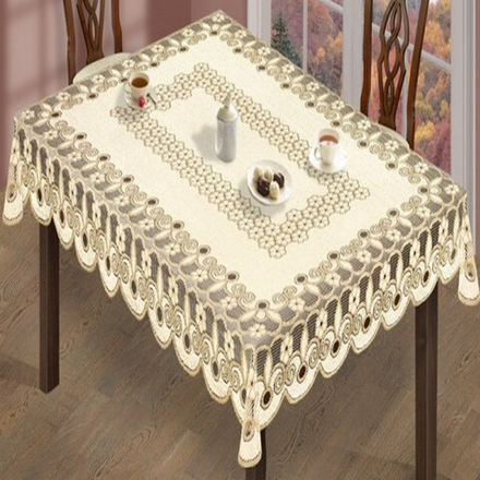 Скатерть жаккардовая прямоугольная, цвет кремово-золотистый, Польша.