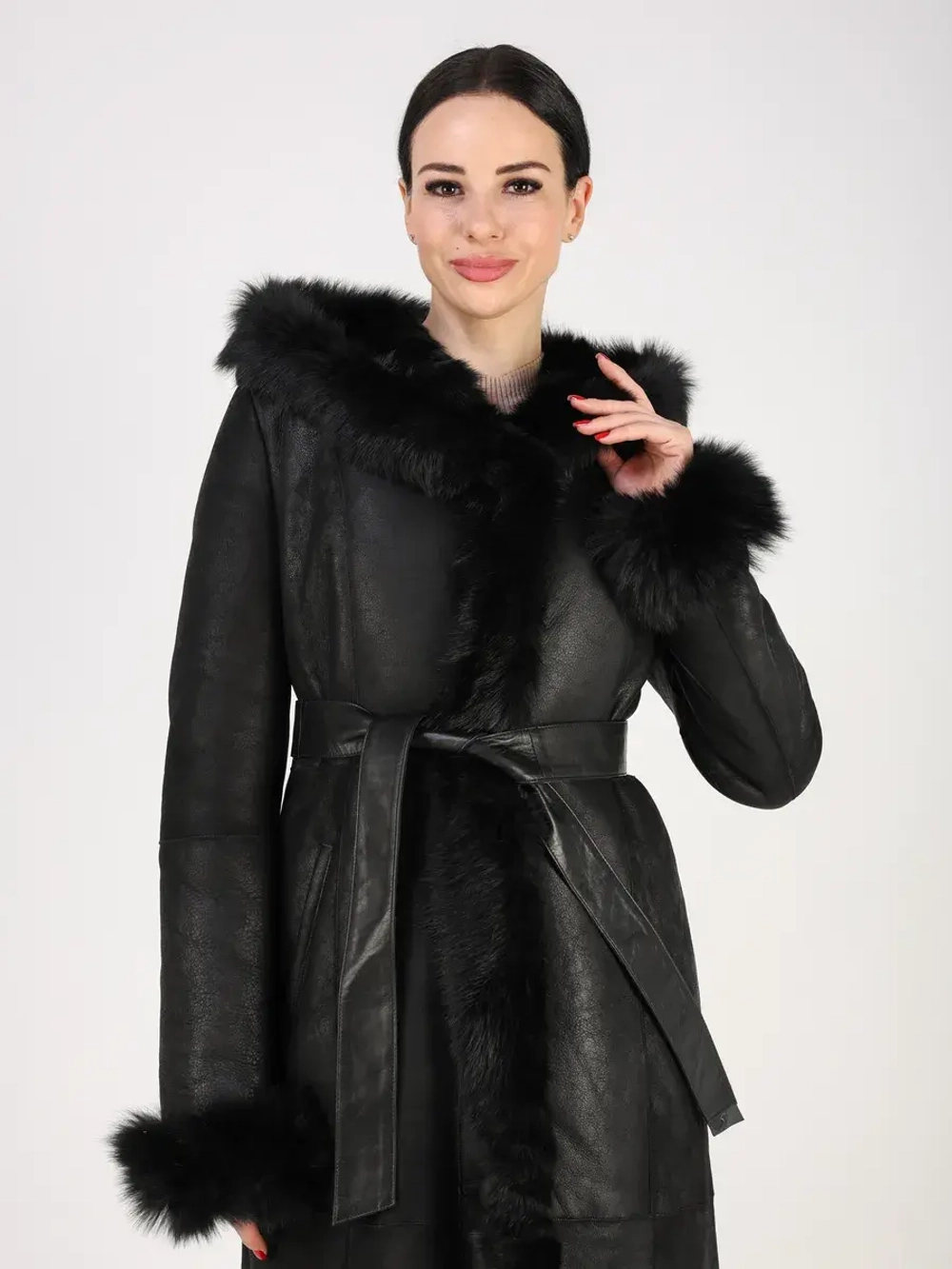 Дубленка зимняя натуральная с капюшоном длинная и теплая