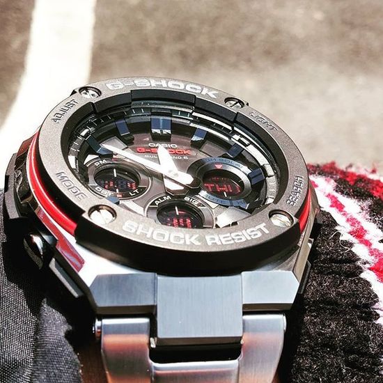 Наручные часы Casio G-Shock GST-W100D-1A4