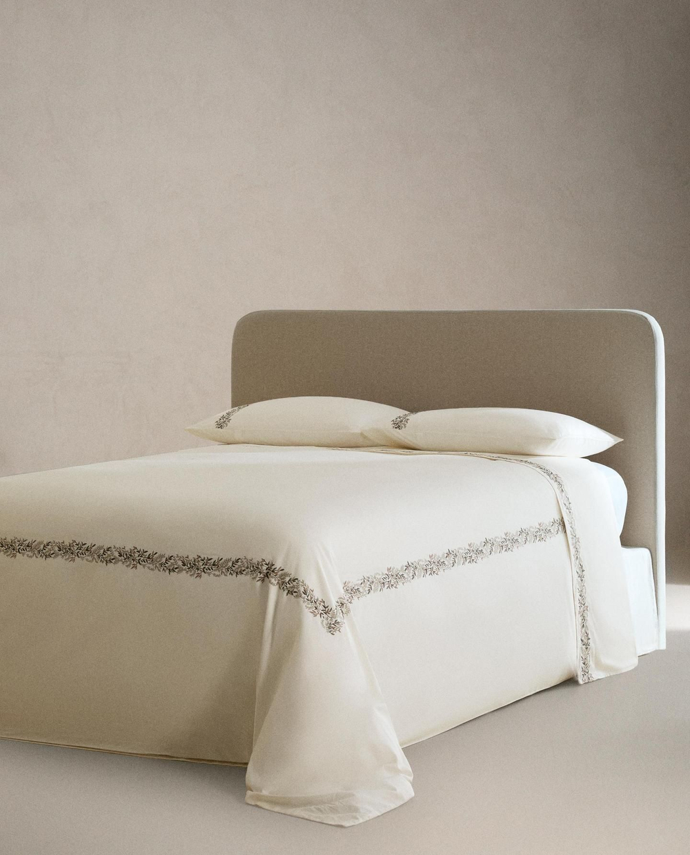 Zara Home - Простыня из атласа с вышитыми листьями, зеленый, 160x280 см