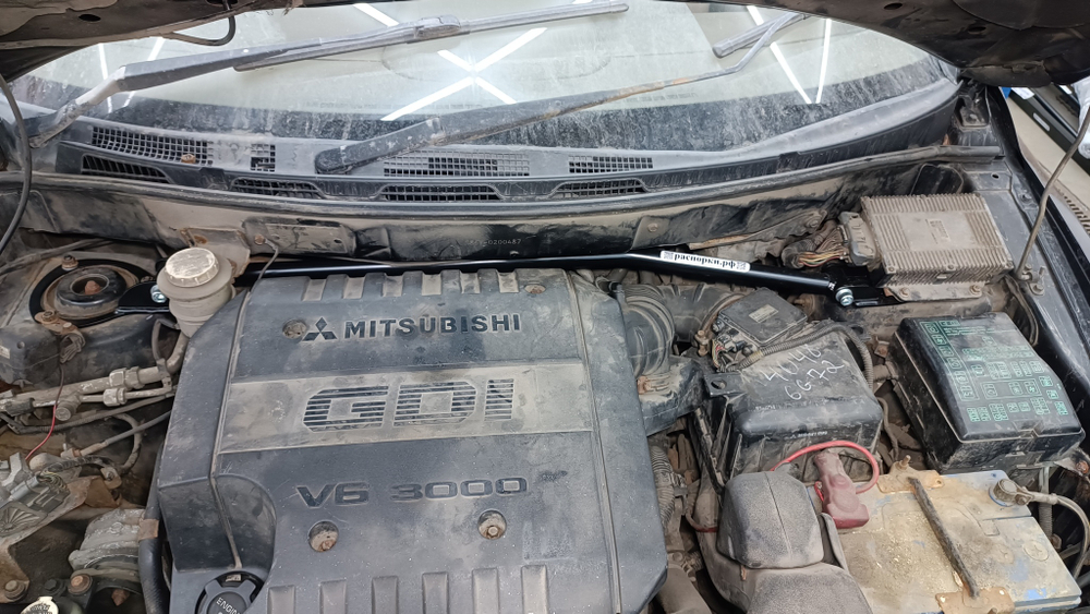 Распорка передних стоек Mitsubishi Chariot Grandis 3 (ПОД ЗАКАЗ)