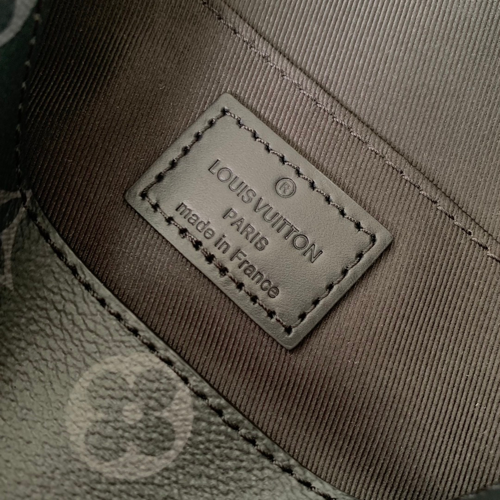 Louis Vuitton Montsouris Messenger PM