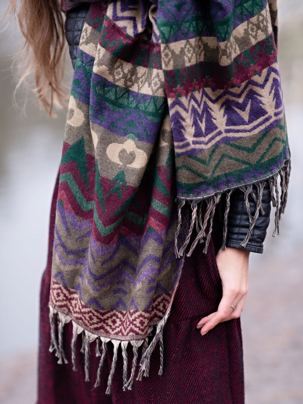 Шерстяной палантин с этно орнаментом