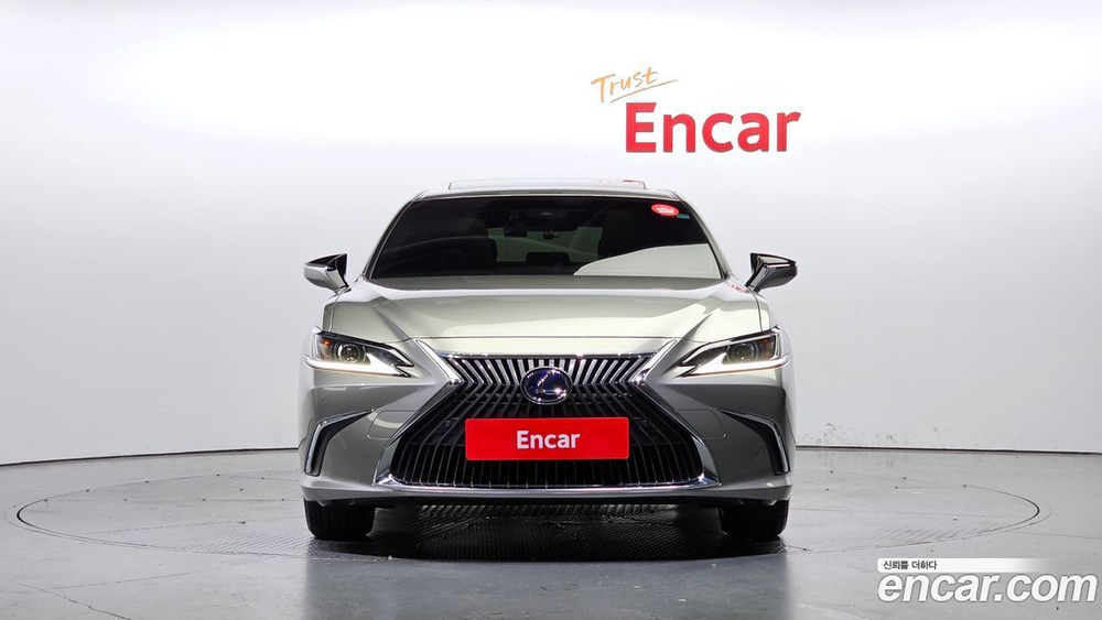 Lexus ES300h 7 Generation Luxury Plus (05.2020)