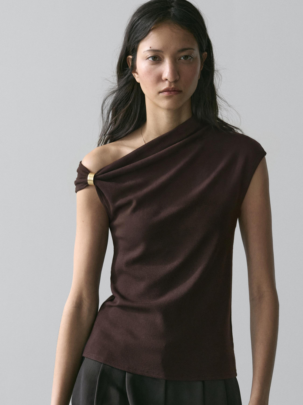 Massimo Dutti Топ асимметричного кроя с деталью «Брошь», коричневый