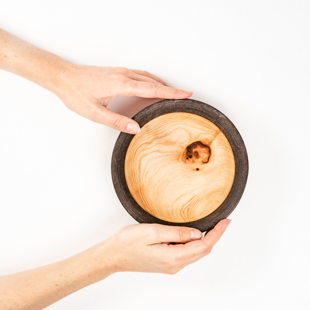 Деревянная тарелка из древесины сибирского кедра. T197